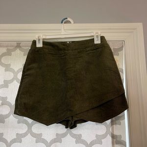 Cordaroy skorts green in color